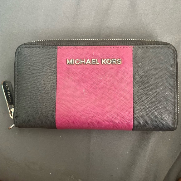 Michael Kors Wallet - Picture 2 of 7